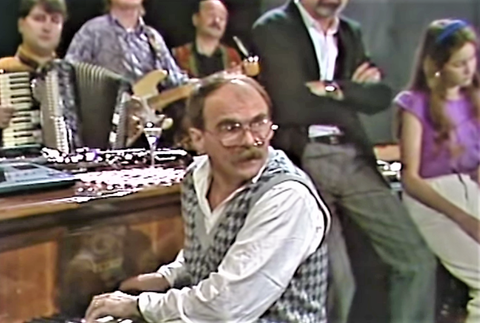 Screenshot_2020-06-02 Zdeněk Svěrák a Jaroslav Uhlíř - Mravenčí Ukolébavka - YouTube