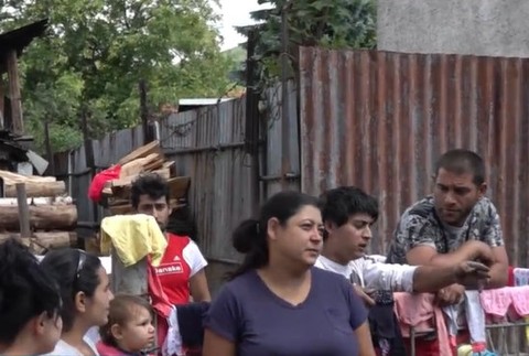 Rodina, ktorá prišla pri požiari o dom, chce radšej peniaze.