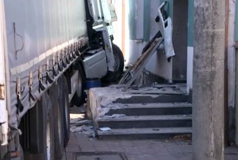 Kamionista vrazil do reštaurácie, ľuďom išlo o život