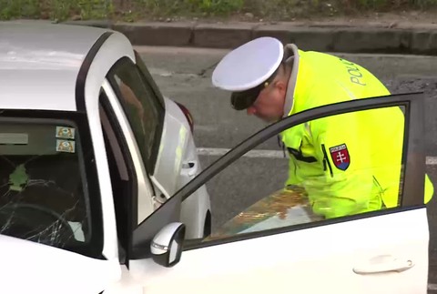 [multi] Auto v stlpe 20066