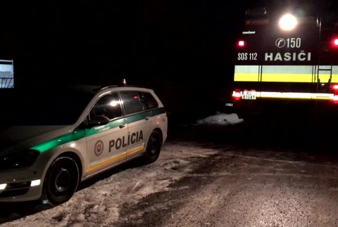 Spadol zo schodov a zostal bezvládne ležať. Život mu zachránili pozorní susedia