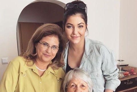 Celeste Buckingham s mamou a starou mamou