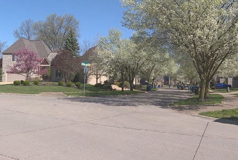 dievca vypadlo z auta (2)