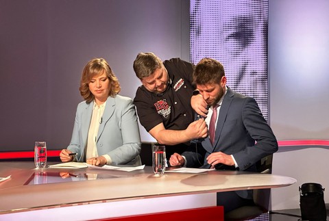 c9b4f955-9f57-4042-bcda-35fcf5c6b46f