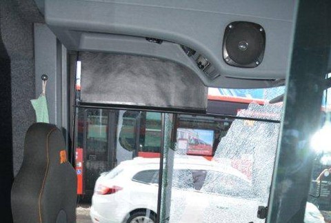 Polícia hľadá svedkov incidentu medzi autobusárom MHD a vodičom auta  