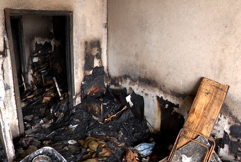 Požiar garzónky v Petržalke zničil celý panelák. Obyvateľov po návrate čakal šok