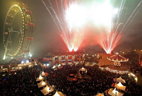 novy najvacsi kolotoc na svete-vieden1-noc, ohnostroj