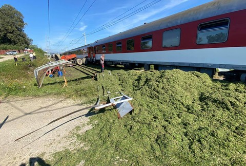 Nehoda nákladného auta s vlakom