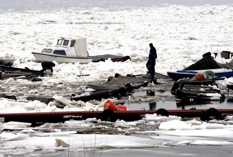 Srbsko loď v ľade