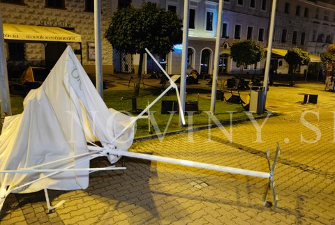 Ničivá veterná smršť v Banskej Bystrici.