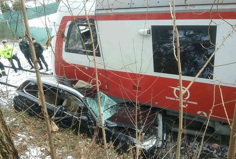 Zrážka vlaku s autom