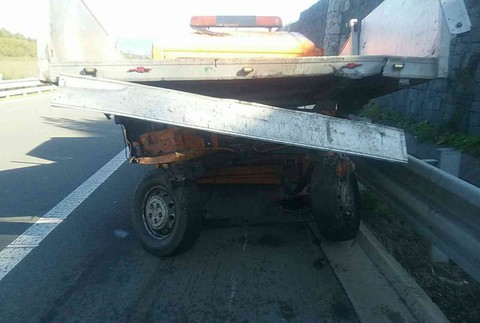 Tragická nehoda na diaľnici D1. O život prišiel zamestnanec NDS