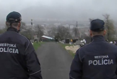 Policajti začali s kontrolami aj na cintorínoch. 