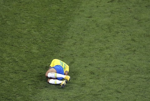 Neymar na trávniku