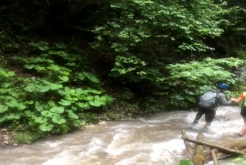 Záchranári zasahovali v Slovenskom raji. Potok uväznil turistov v rokline
