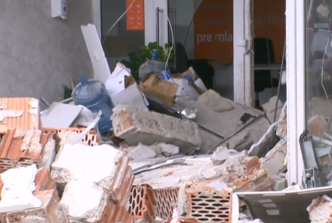 Košicami sa ozýval hlasitý výbuch. Dvaja páchatelia vyhodili do vzduchu bankomat