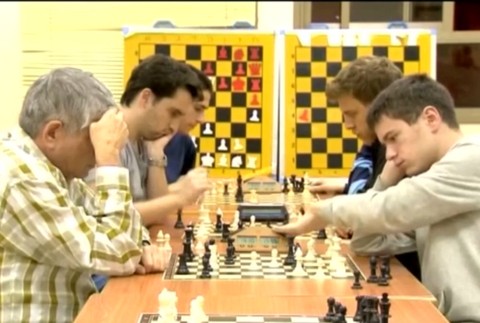 Športový škandál. Český šachista si overoval na záchode ťahy