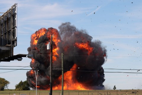 APTOPIX_Dallas_Air_Show_Crash_75544-401ca177fd994f7b9642d5d7c8a6cb37