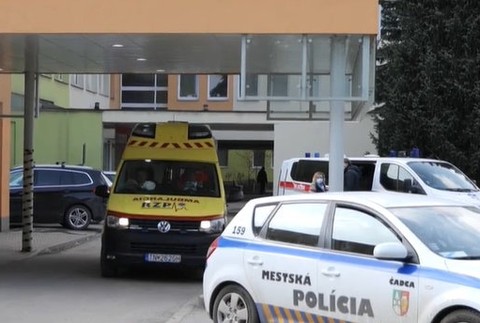 Nočná streľba na Kysuciach skončila tragicky.