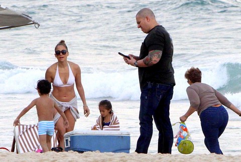 Jennifer Lopez speváčka bikiny pláž deti Rio