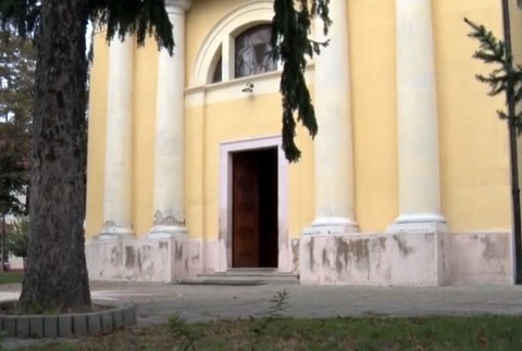 Obhorený kostol v Šali