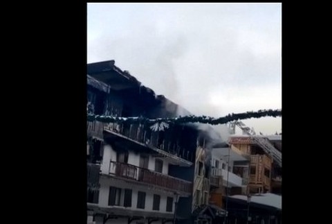 Lyžiarske stredisko v plameňoch: Ubytovňu zachvátil požiar