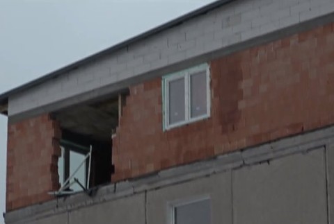 Práce na paneláku sa skončili tragédiou. Mladíkovi nedokázali pomôcť ani záchranári