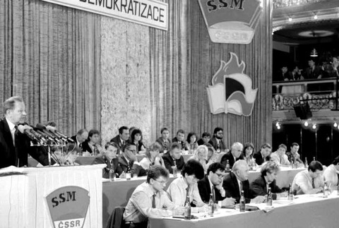 Exkurzia do histórie: O čom sa písalo 3. novembra 1989