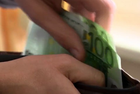 Platiť v eurách alebo lokálnej mene? Neprerobte na dovolenke na poplatkoch a konverzných kurzoch