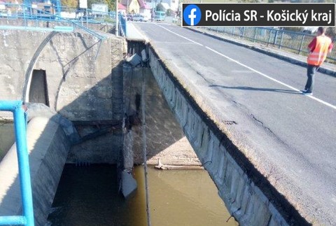 V Michalovciach padol most