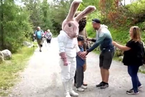 Masky z jojkárskej šou brázdia po Slovensku.