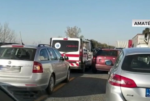 Nerešpektovanie záchranárskej uličky.