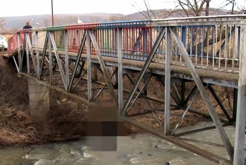 Hrozivý nález na slovensko-maďarskej hranici. Telo mladíka viselo na moste