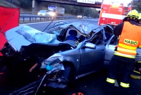 Nehoda na diaľnici. Auto v plnej rýchlosti narazilo do koňa
