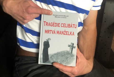 Tragédia celibátu - mŕtva manželka 