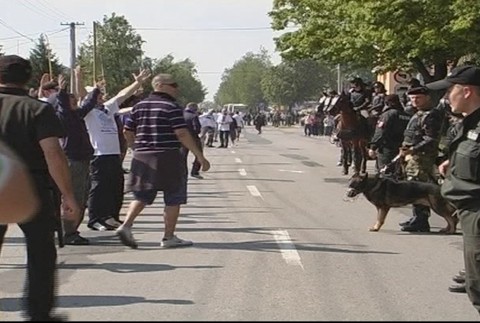 bitka futbalovych fanusikov a policajtov