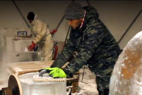 Ľadová krása v ohrození. Umelcom v Tatrách komplikujú prácu teploty