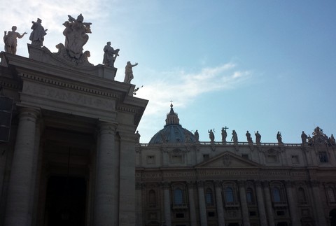 Vatikán pred svätorečením Jána Pavla II. a Jána XXIII.