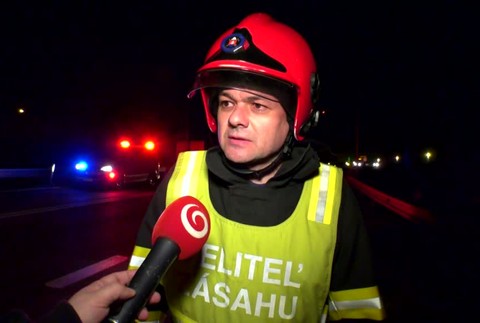 Kamiónu sa na moste nemali šancu vyhnúť. Výlet skončil čelnou zrážkou