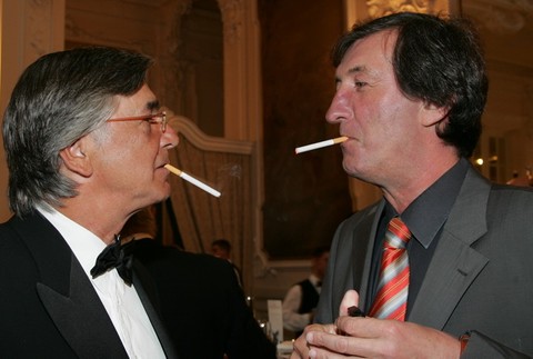 Bolek Polívka a Jiří Bartoška, s cigaretami,fajčiari