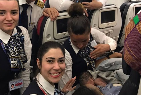 Pôrod lietadlo Turkis Airlines