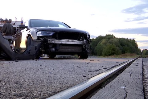 Nehoda na koľajniciach. Vodička zastala príliš blízko 