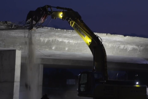 Búranie mostu na D1