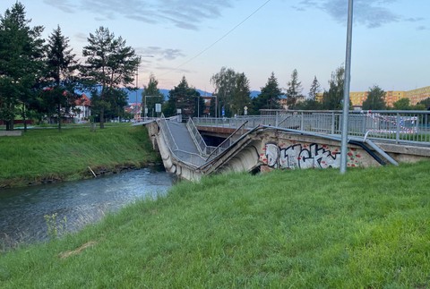 Na východe Slovenska sa zrútil most.