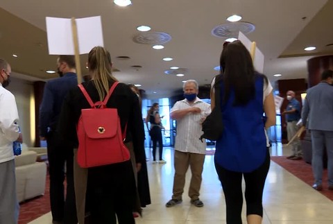 [multi] Cestovný ruch na kolenách 14126