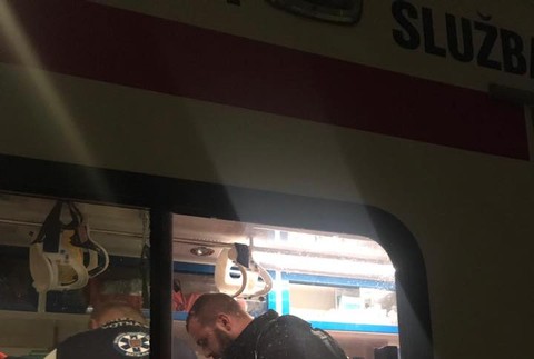 Svoj život sa rozhodol ukončiť na Starom moste. Policajti za mužom neváhali skočiť