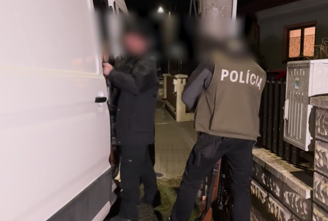 Polícia nakladá zbrane