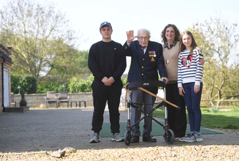 Tom Moore - britský veterán