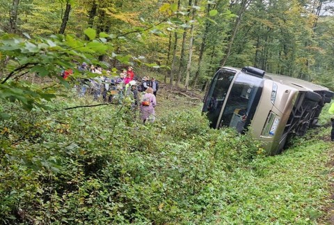 Nehoda autobusu pri Leviciach