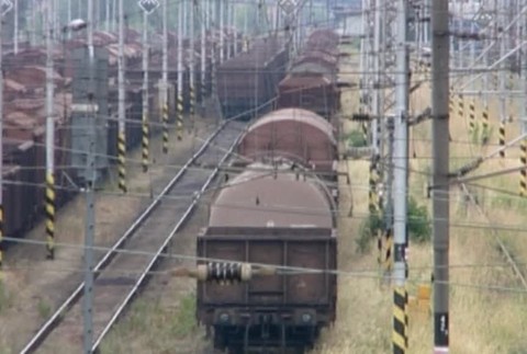 Vláda tvrdí, že sa ekonomike darí. Jeden z najväčších zamestnávateľov ale pripúšťa prepúšťanie